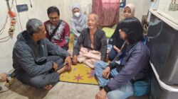 Wali Kota Palembang Salurkan Bantuan untuk Kakek Yatin, Veteran Pejuang Kemerdekaan.