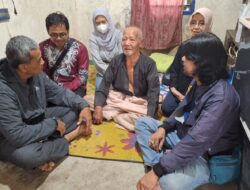 Wali Kota Palembang Salurkan Bantuan untuk Kakek Yatin, Veteran Pejuang Kemerdekaan.